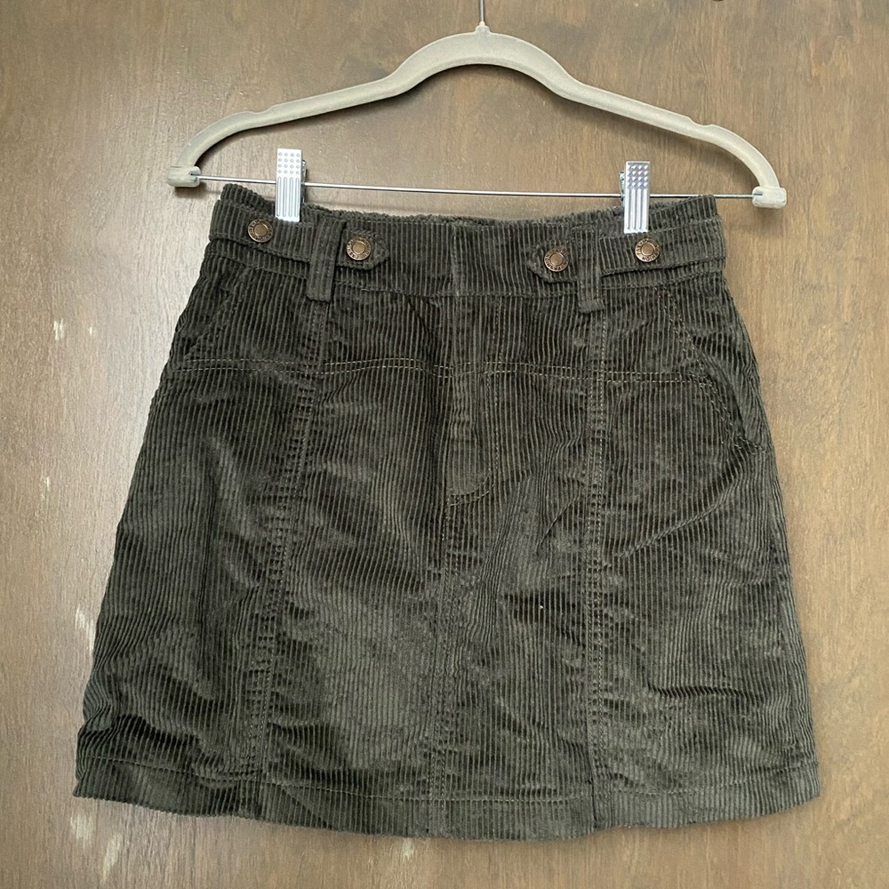 Corduroy dark green skirt